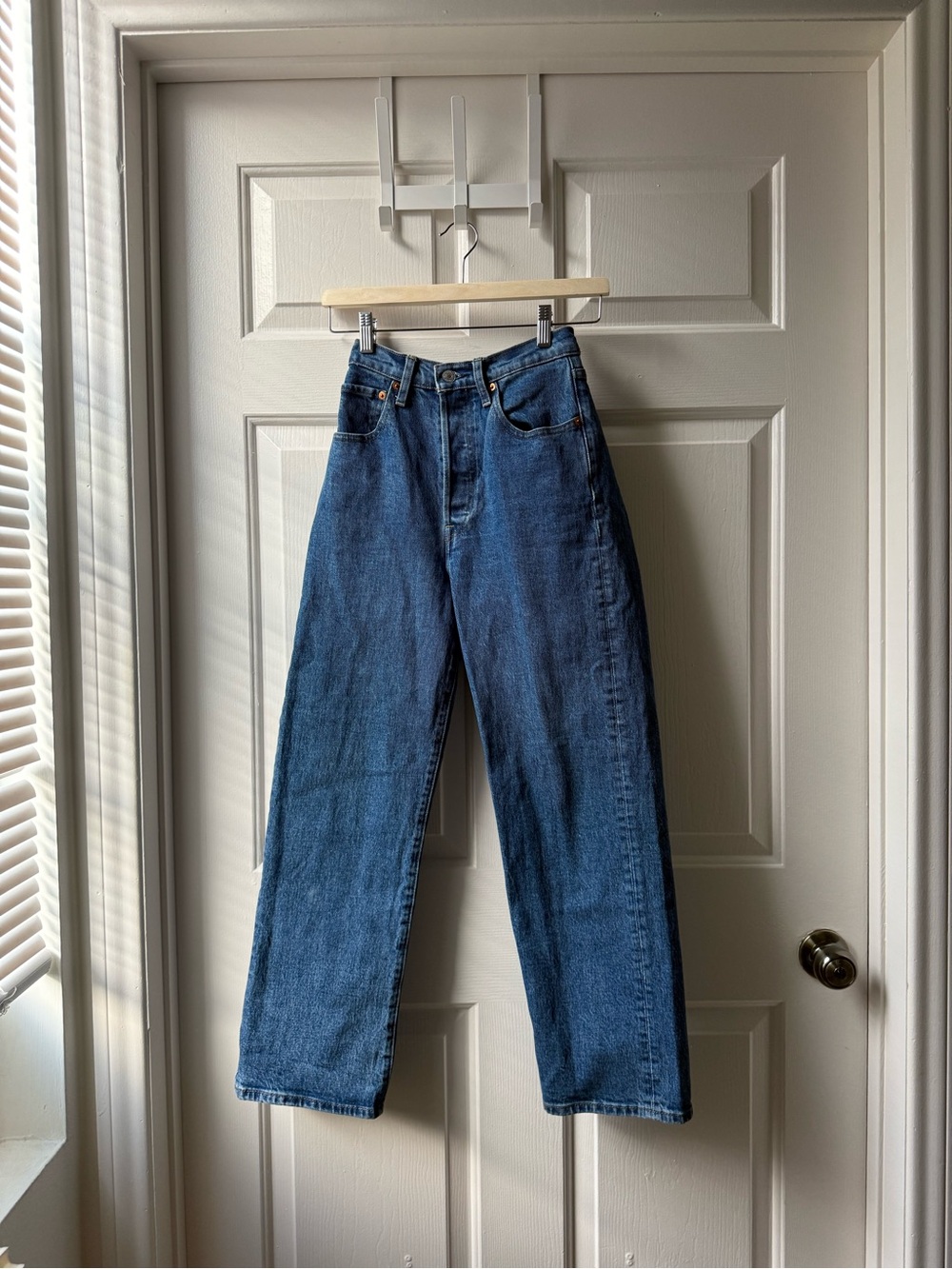 Levi’s Women’s Ribcage Straight-Leg Blue Jeans